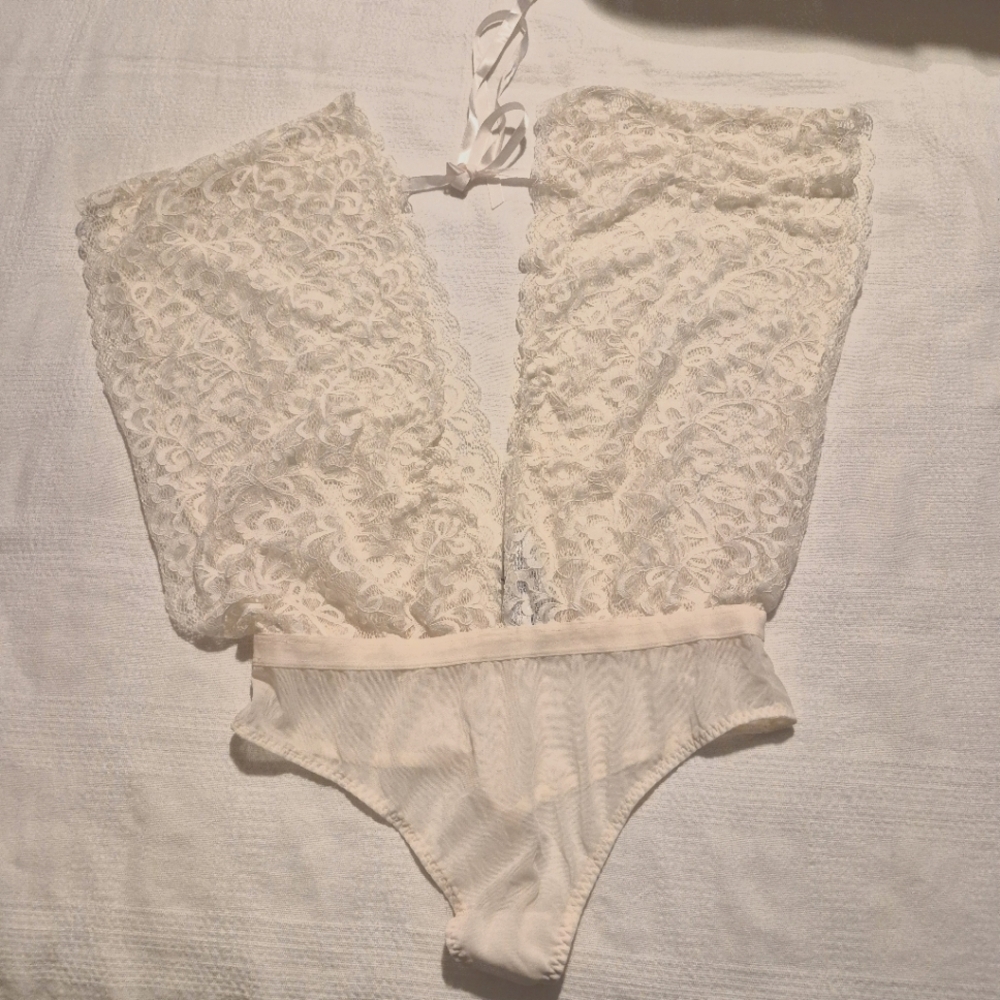 Adore Me 1 piece lace size Small Bridal Blush plunge V front and back thong NWT